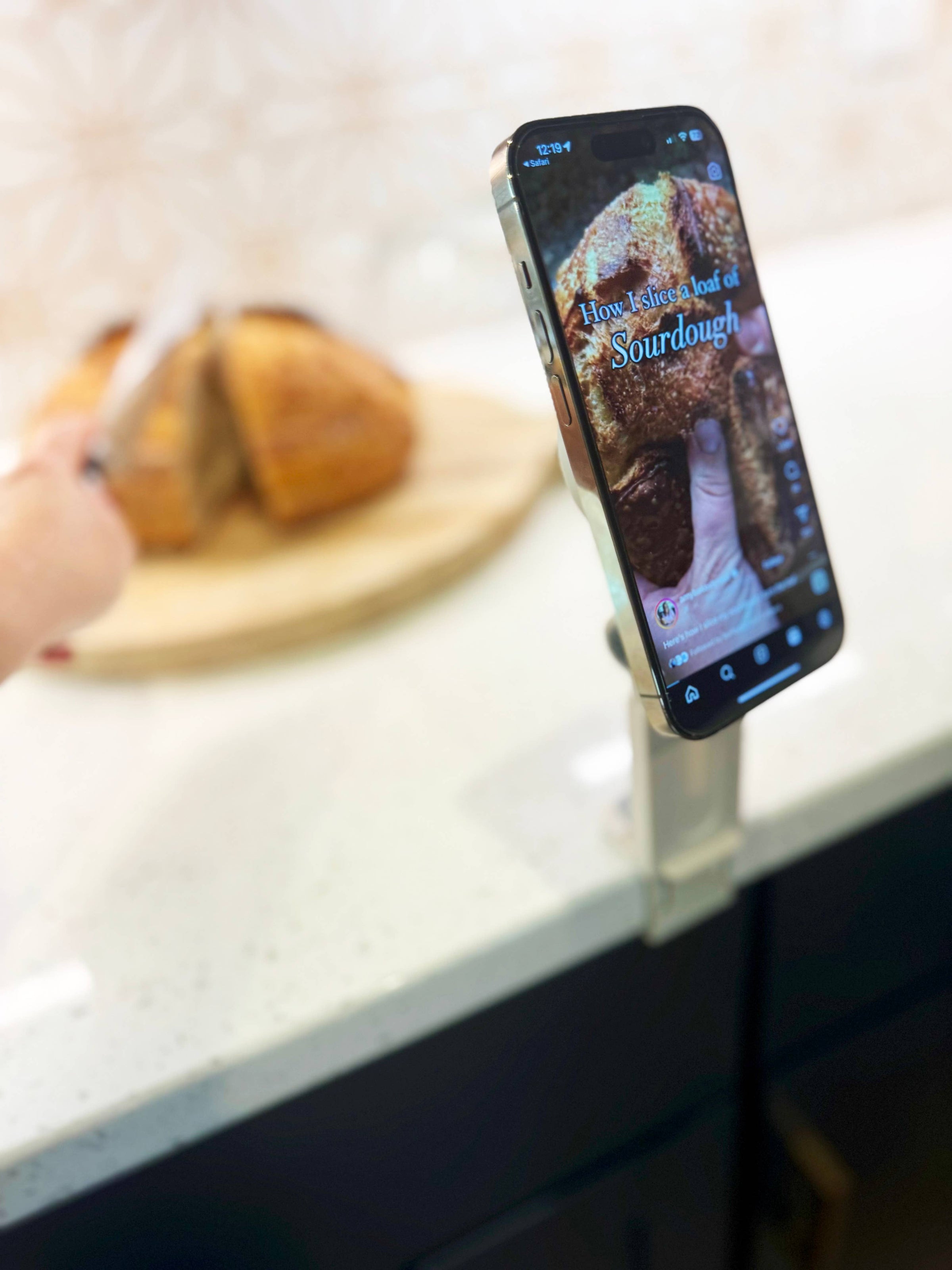 Hold It Right There : Magnetic Travel Phone Stand