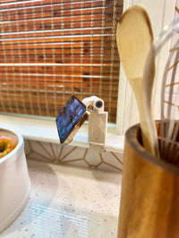 Hold It Right There : Magnetic Travel Phone Stand