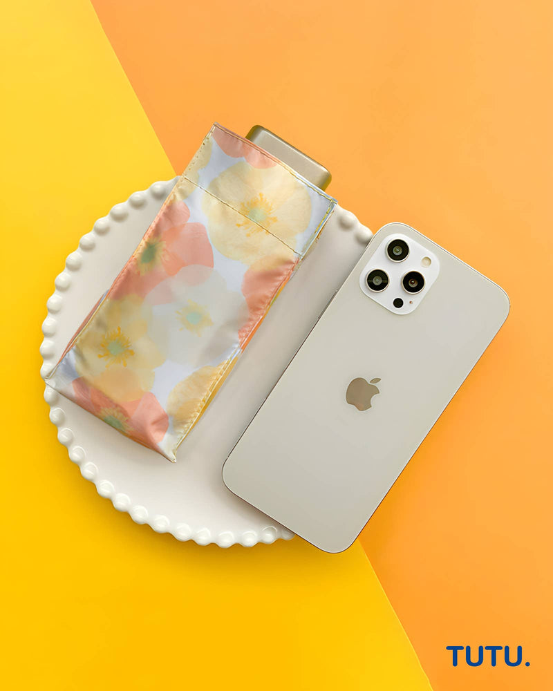 Smartphone with floral case on a yellow background, featuring the brand 'TUTU'.