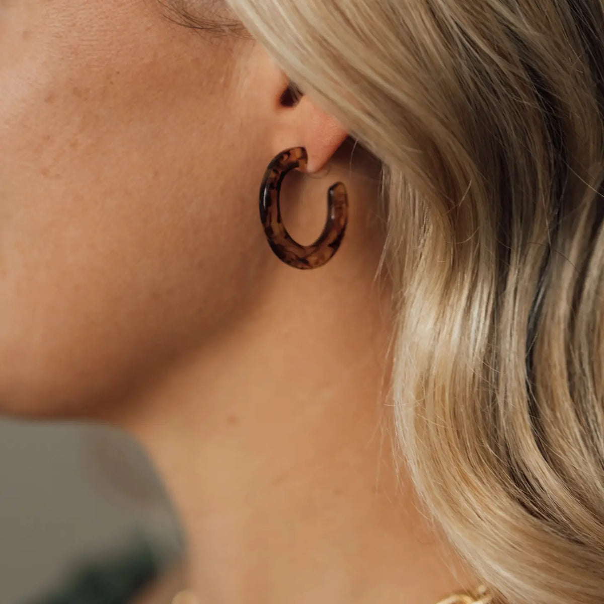 Tortoise Flat Hoops