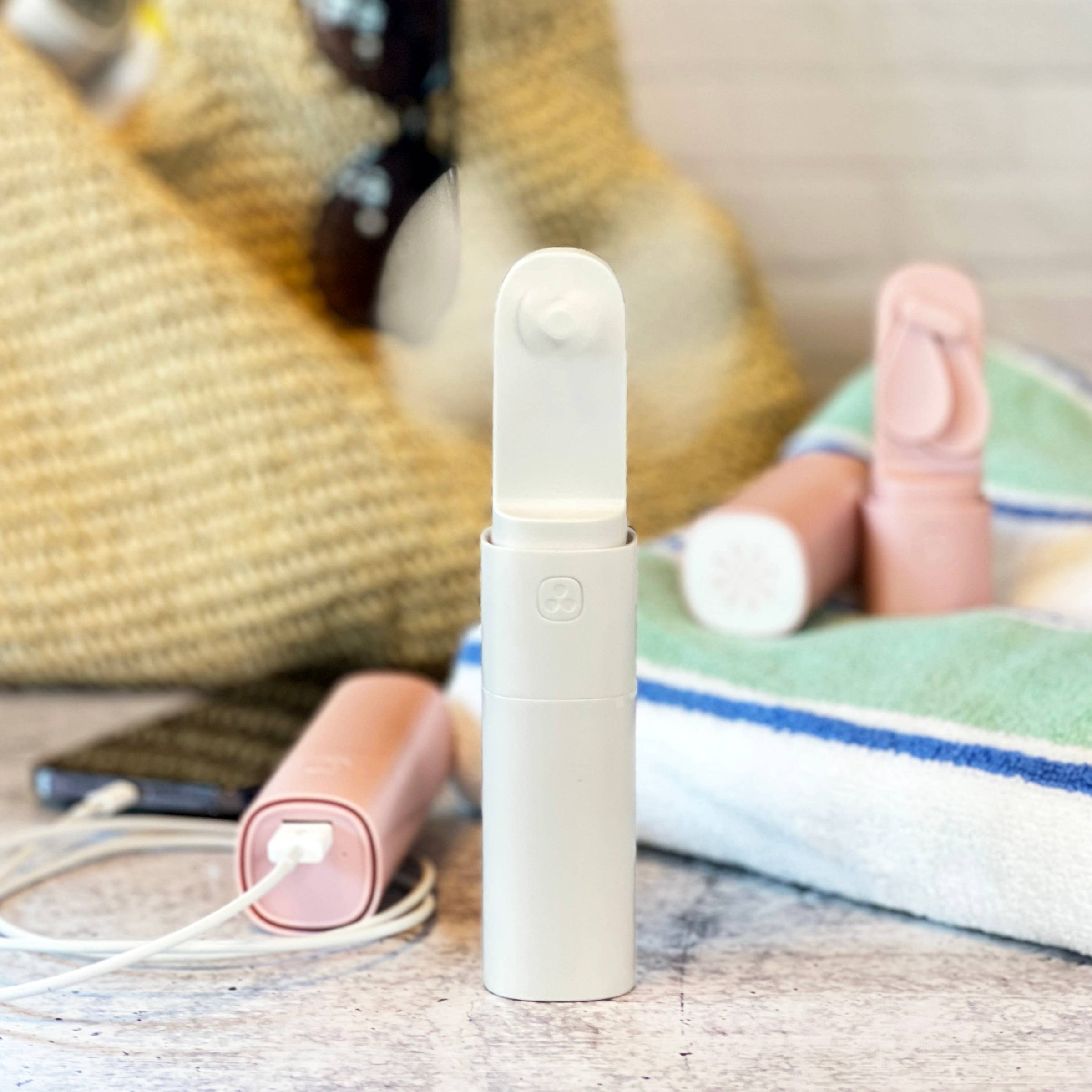 EASY BREEZY PORTABLE FAN + POWER BANK: Natural