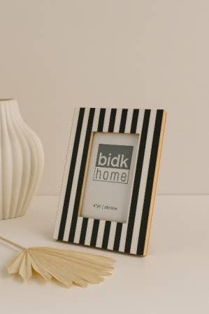 4"X6” Resin Frame Black and White Stripes