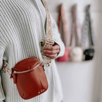 Ellie Crossbody Bag : Brown