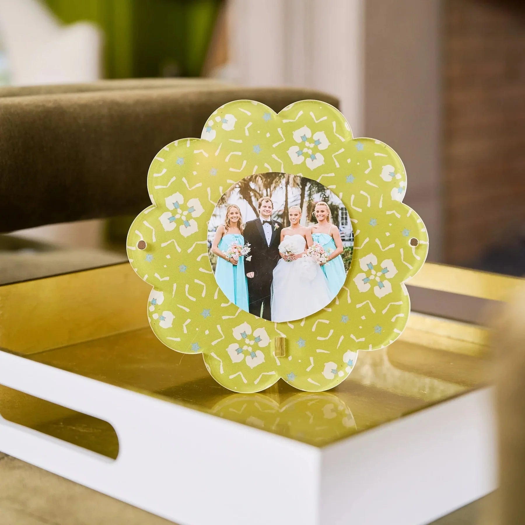 Dorset Garden Acrylic Round Picture Frame
