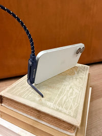 Standing Ovation Right-Angle USB-C Cable : Navy/White